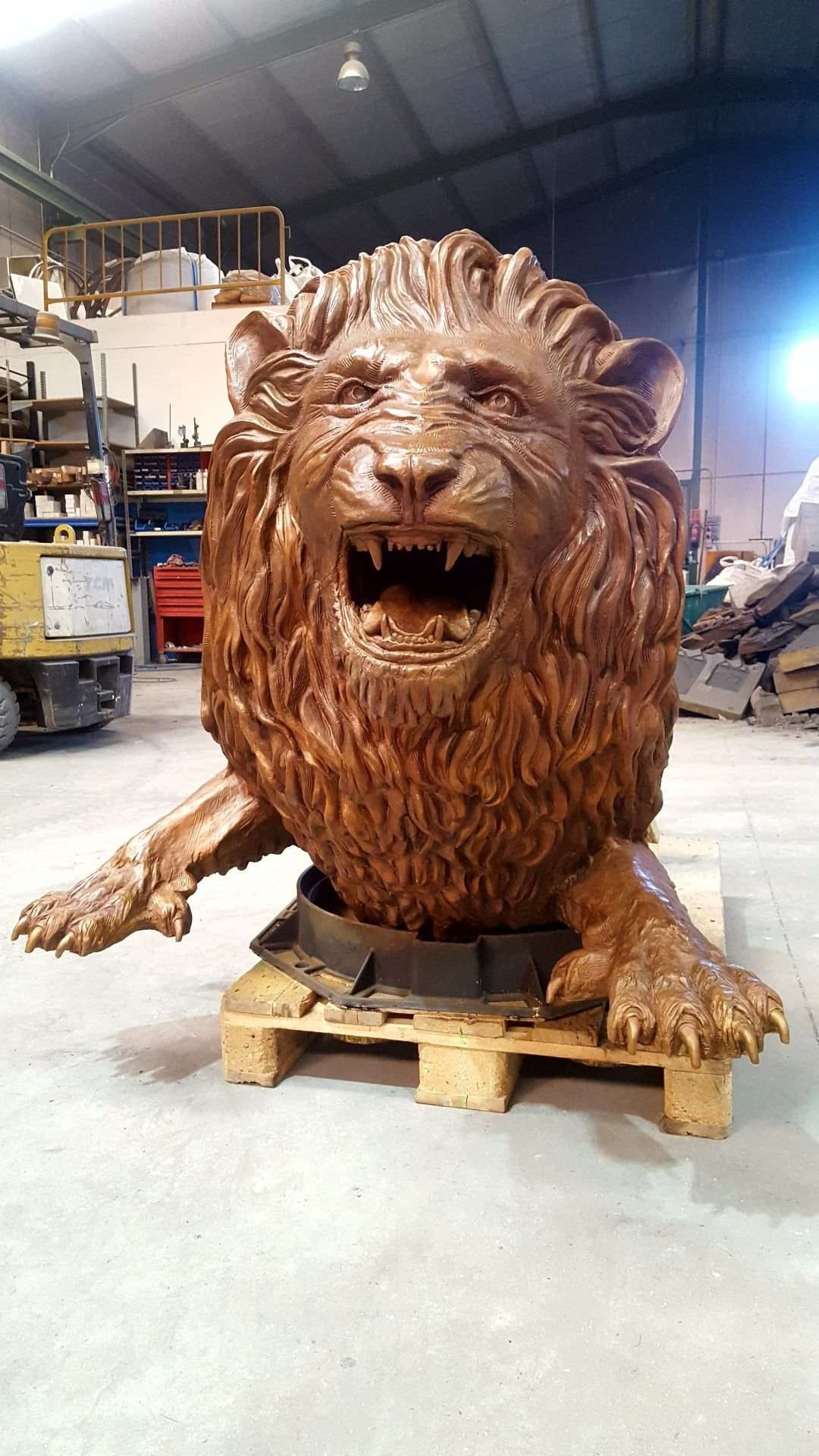 Escultura de León en el estudio